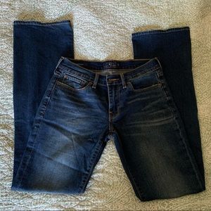 Like new!!! Lucky Brand size 2, boot leg jeans 💗